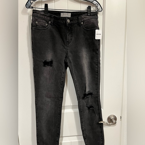 Free People Denim - Free people skinny ripped jeans color washed black size 27